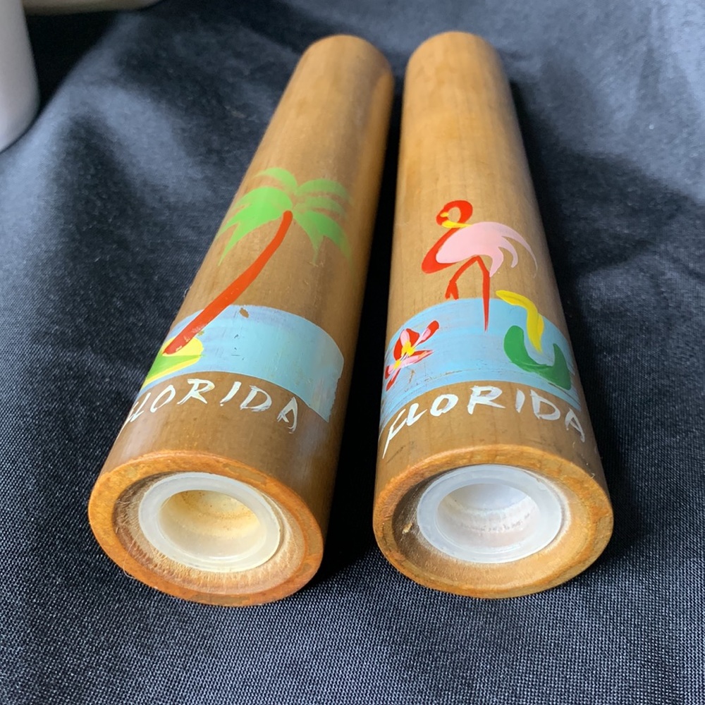 Set of 2 vintage tall wood Florida souvenir salt and pepper shakers - Picture 5 of 8